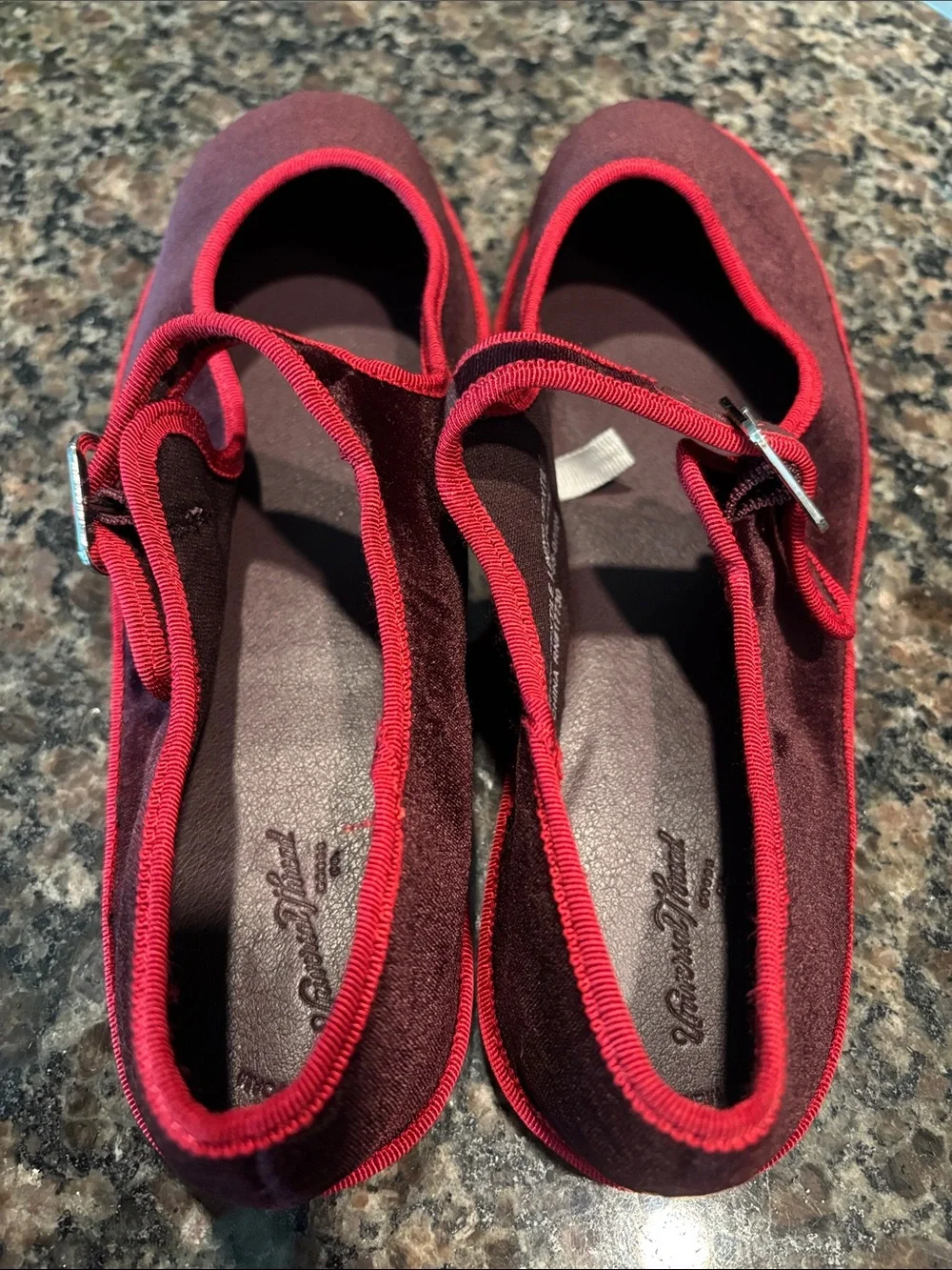 Women's Universal Thread Velvet Mary Jane Flats